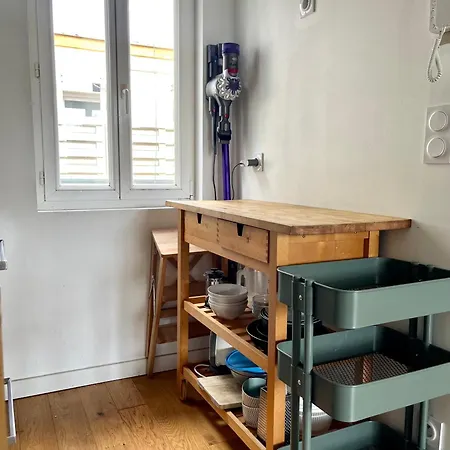 Deux Pieces Avec Balcon, Calme Et Ensoleille *